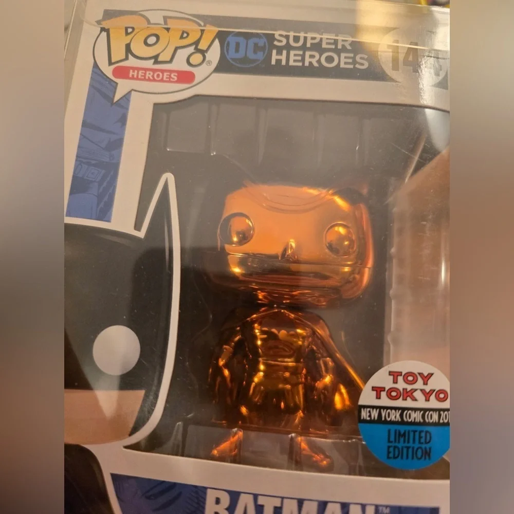 Funko POP NYCC 2018 DC Super Heroes BATMAN Orange Chrome Toy Tokyo 144 Protector - Picture 4 of 4